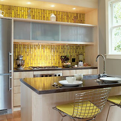 Azulejos amarelos com luz embutida