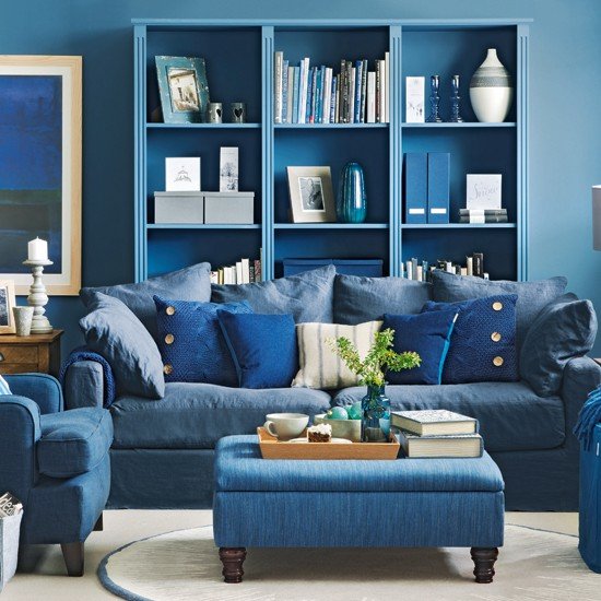 Sala com sofá cor de jeans