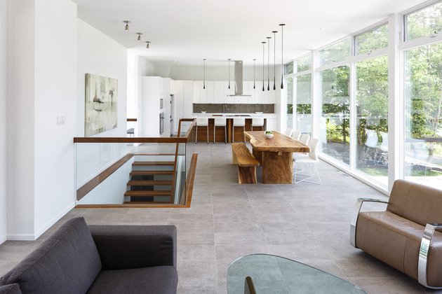 Sala de estar e jantar em planta aberta