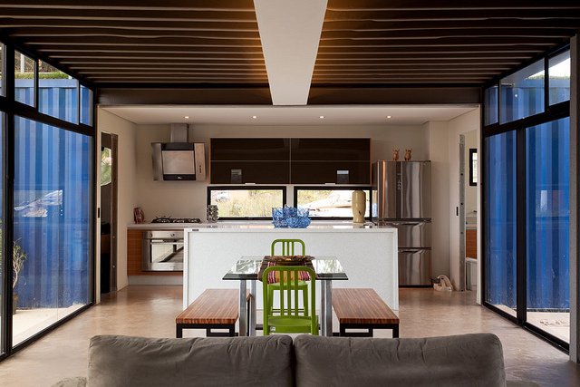 Interior de casa de contêiner