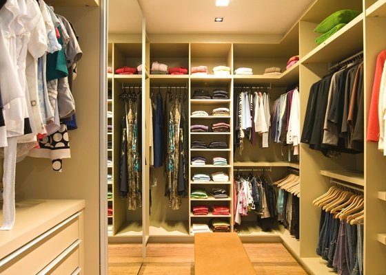 Closet com espelho de corpo inteiro