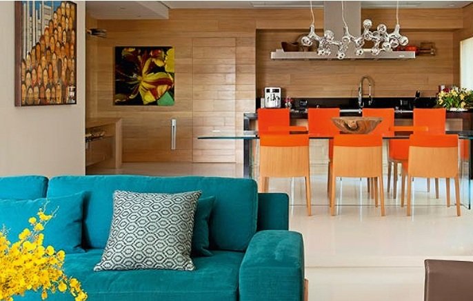 Laranja e azul na decoração