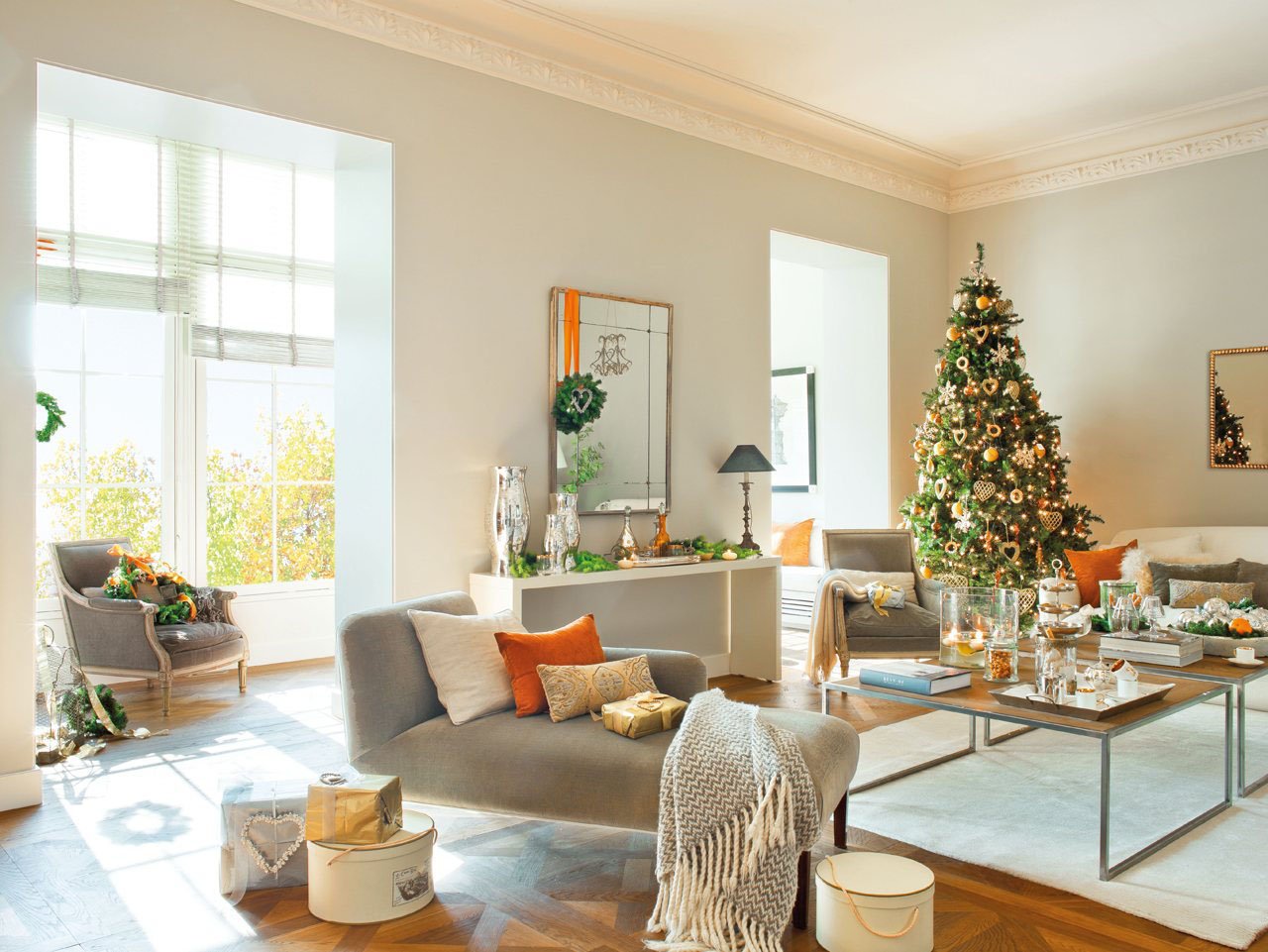 Sala moderna e neutra no Natal