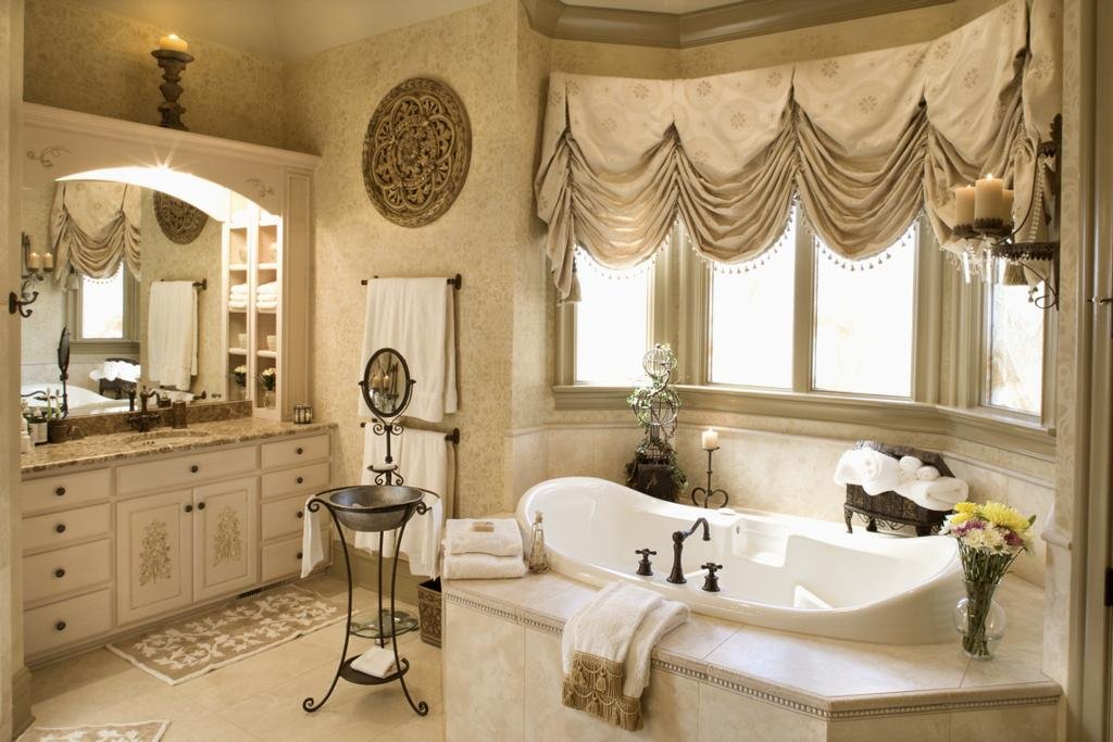 Banheiro em estilo romântico provençal