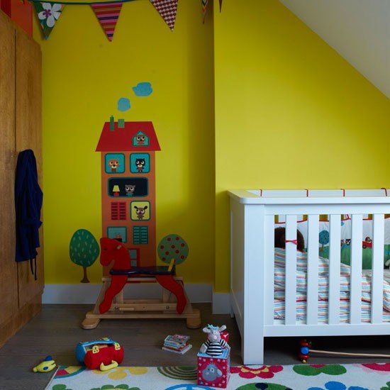 Quarto de bebê colorido