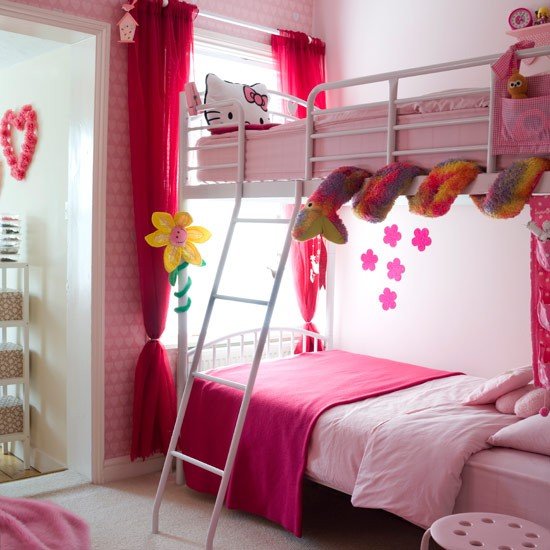Quarto de menina rosa com beliche