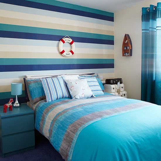 Quarto com tema náutico em azul e branco