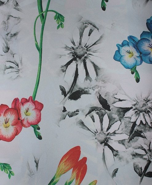 Tecido de estampa floral sobre fundo escuro, para revestimento de estofados