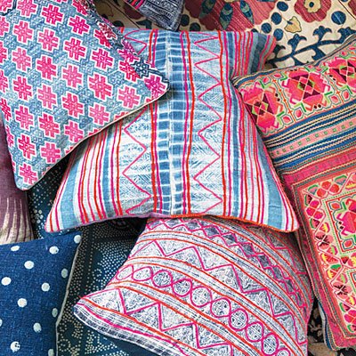 Quarto com estampas coloridas