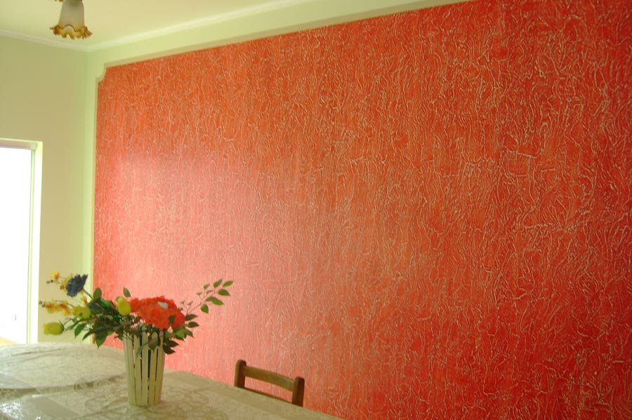 Grafiato em cor forte na sala