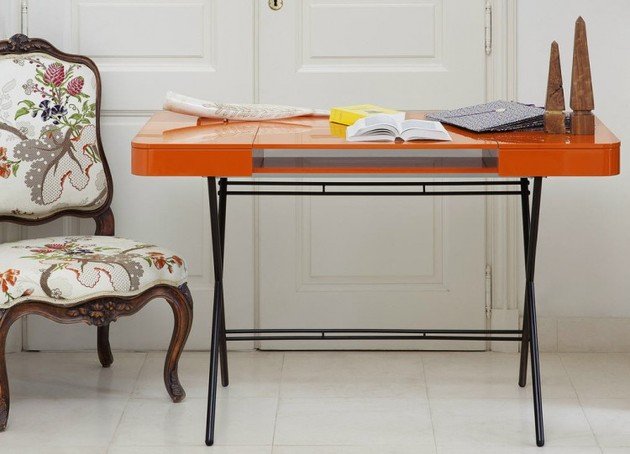 Mesa Cosimo, lisa e brilhante