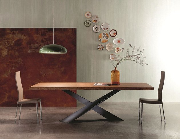 Mesa de jantar de carvalho com borda natural
