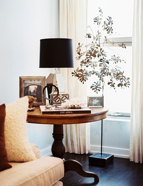Mesa lateral decorada