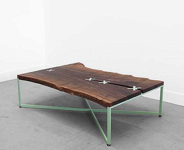 Mesa de madeira com rachadura natural