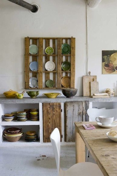 Pallet organizando a cozinha