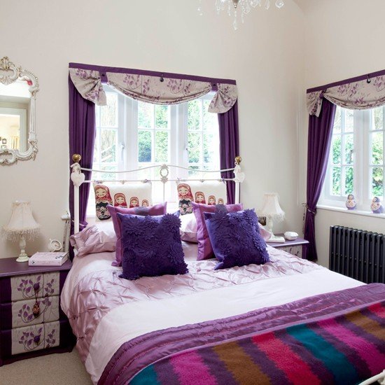 Quarto pequeno com roxo