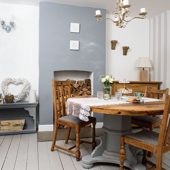 Sala de jantar vintage em cinza e branco