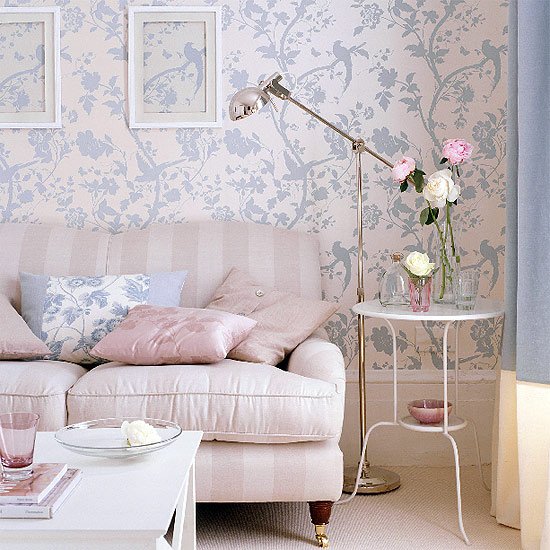 Living decorado em tons pastel