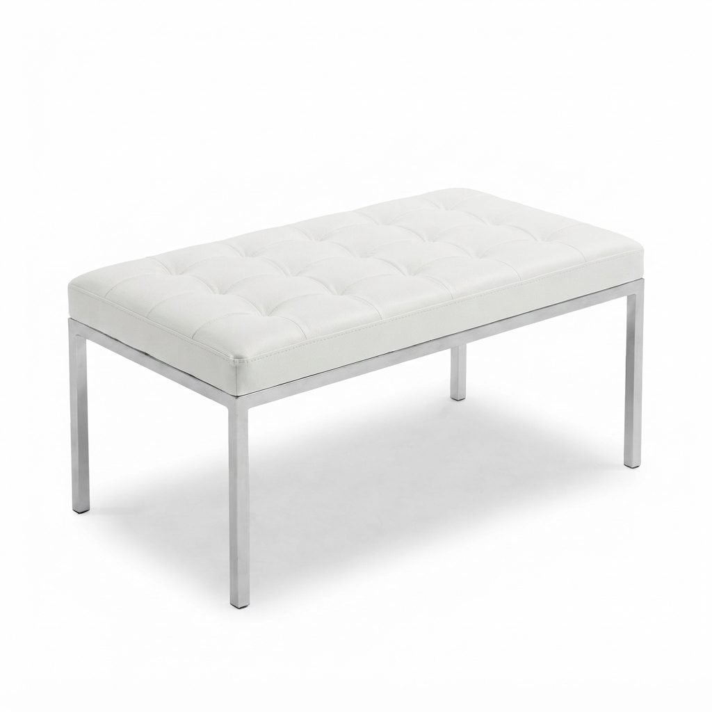 Banco FK em couro branco com capitonê diamante e base em aço cromado, vista de três quartos em fundo branco.