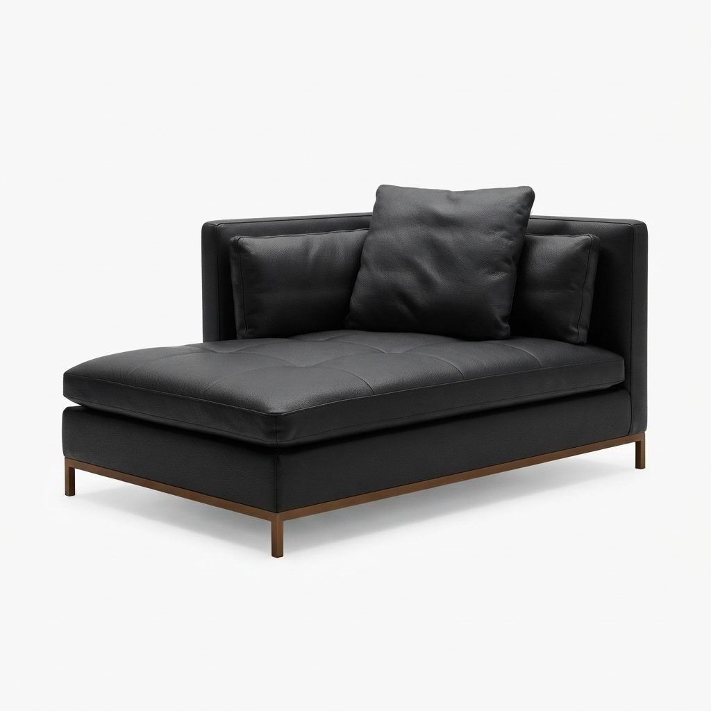 Chaise CH 352 em couro preto, braços altos estofados, assento capitonê e base em metal dourado, fundo branco de estúdio.