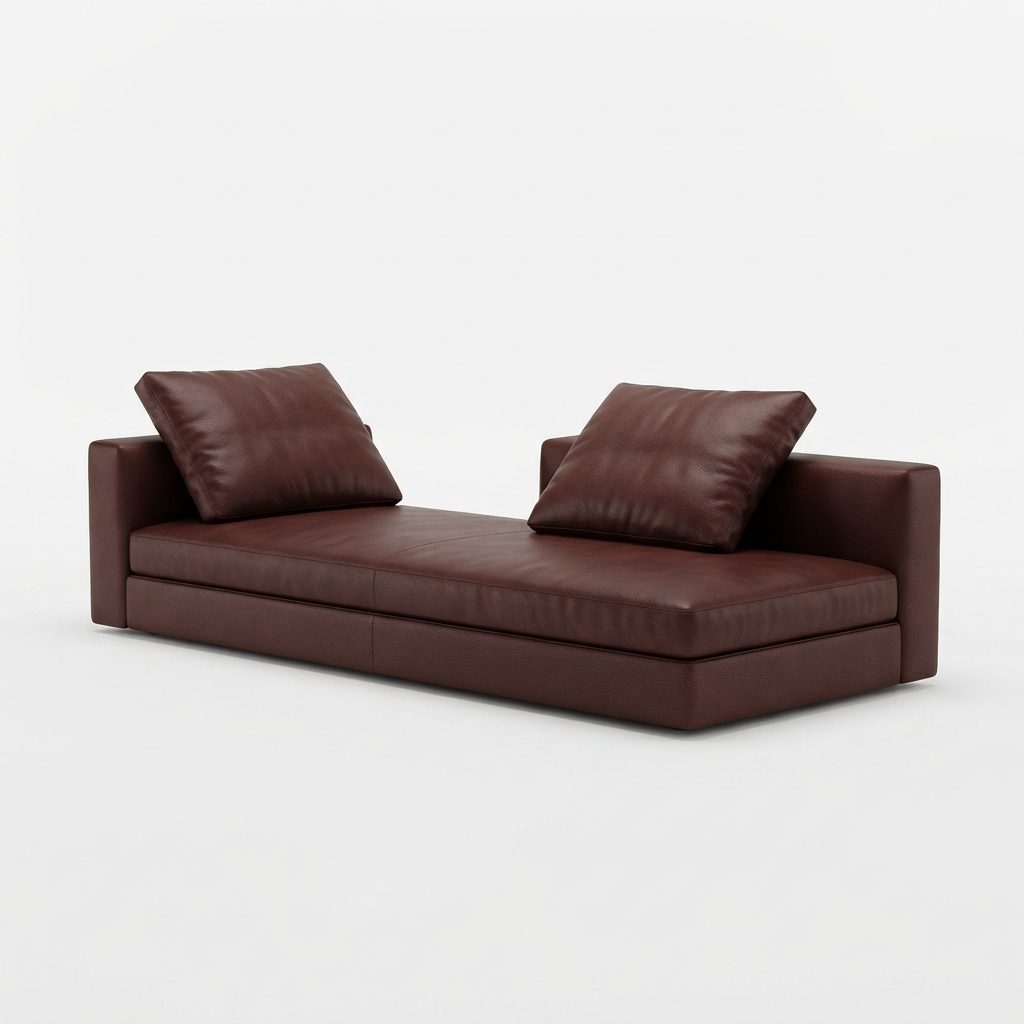 Chaise Mitra em couro bordô, com braços iguais nas duas pontas e base baixa, vista de três quartos em fundo branco.