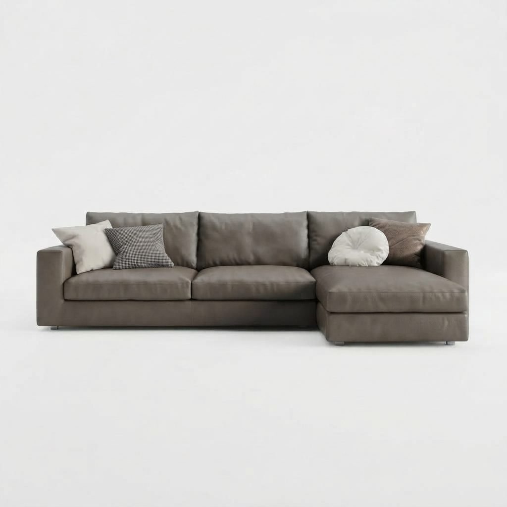 Estofado PL1087 com chaise quadrada em couro cinza-taupe, almofada redonda e pés de madeira, vista frontal em fundo branco.