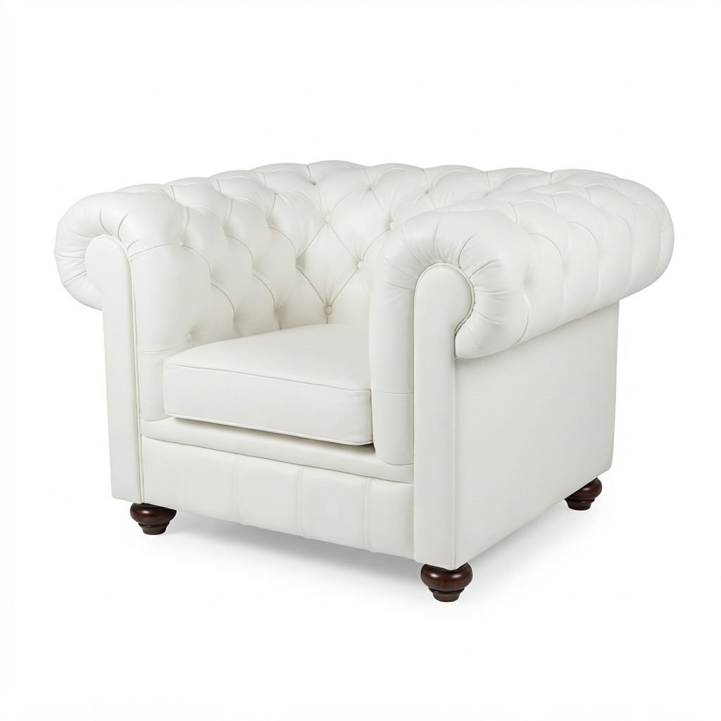 Poltrona Chesterfield/Chanceler Modelo-A Plus estofada em couro branco, com capitonê e pés de madeira, sobre fundo branco.