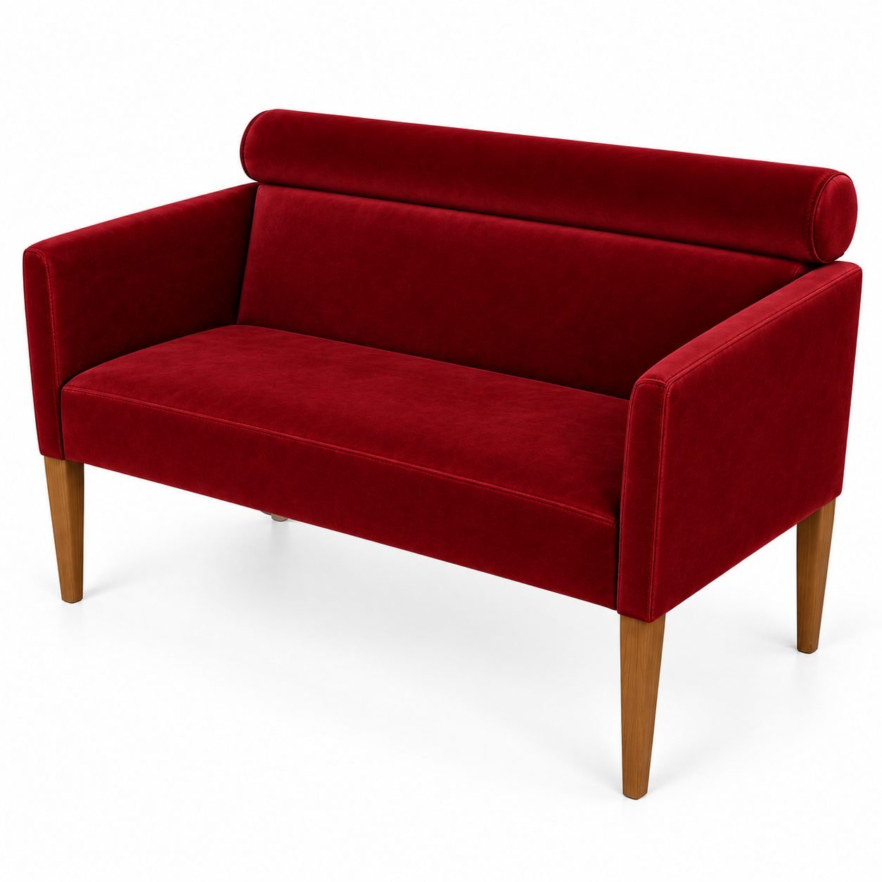 Poltrona 2 lugares Decorata estofada em veludo vermelho, com pés de madeira, sobre fundo branco.